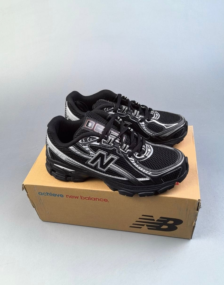 New Balance 740 Black