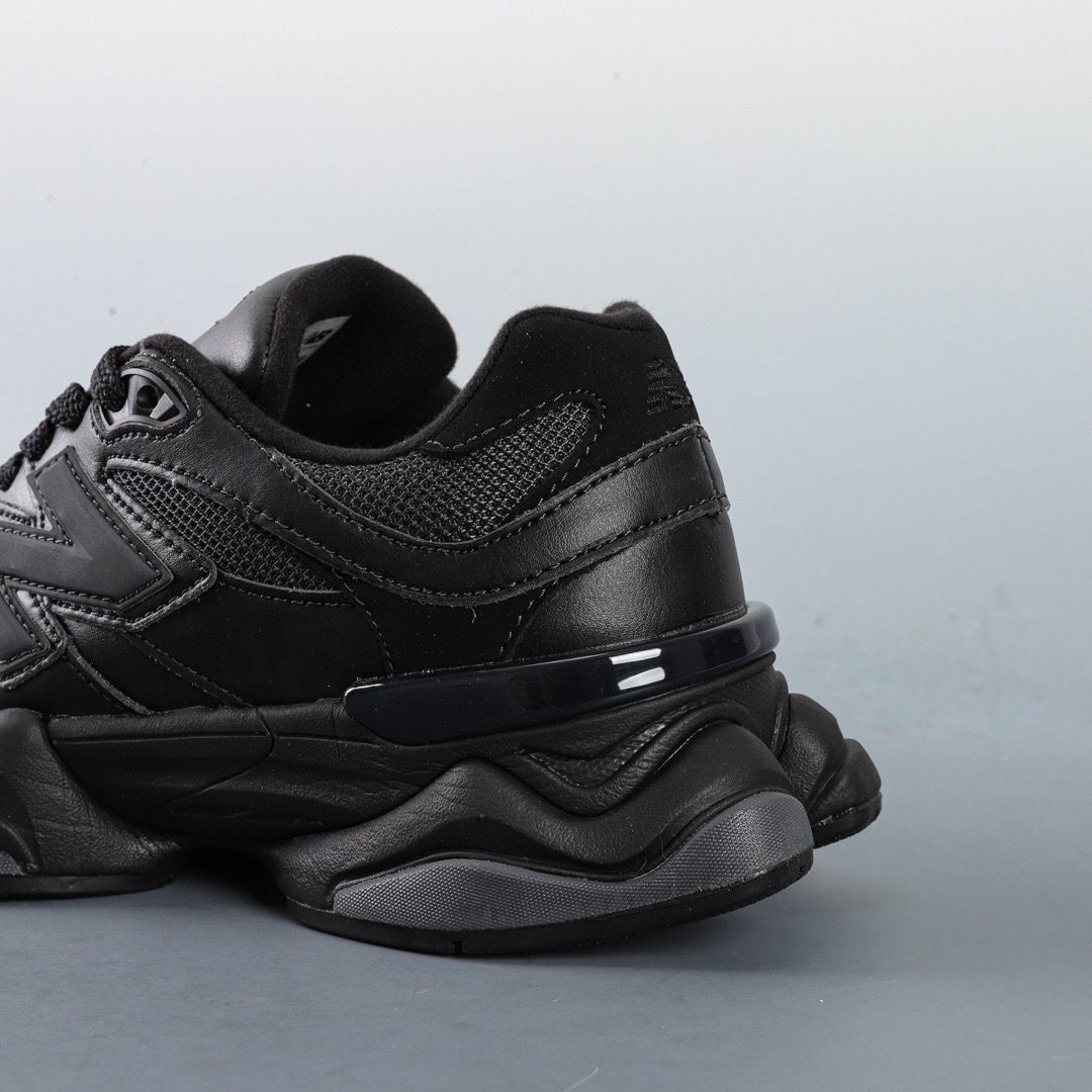 9060 New Balance Triple Black Leather