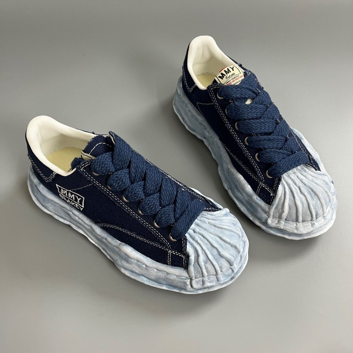 MMY BLOKE Blue Gray III