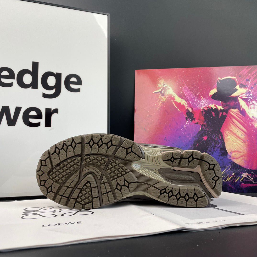 1906r New Balance Brown 2025