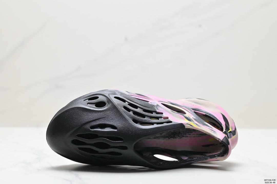 Adidas Yeezy Foam Runner MX Carbon