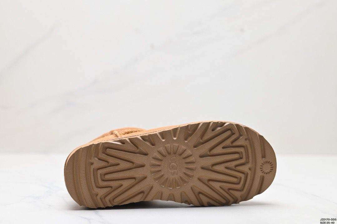 Ugg classic mini boot