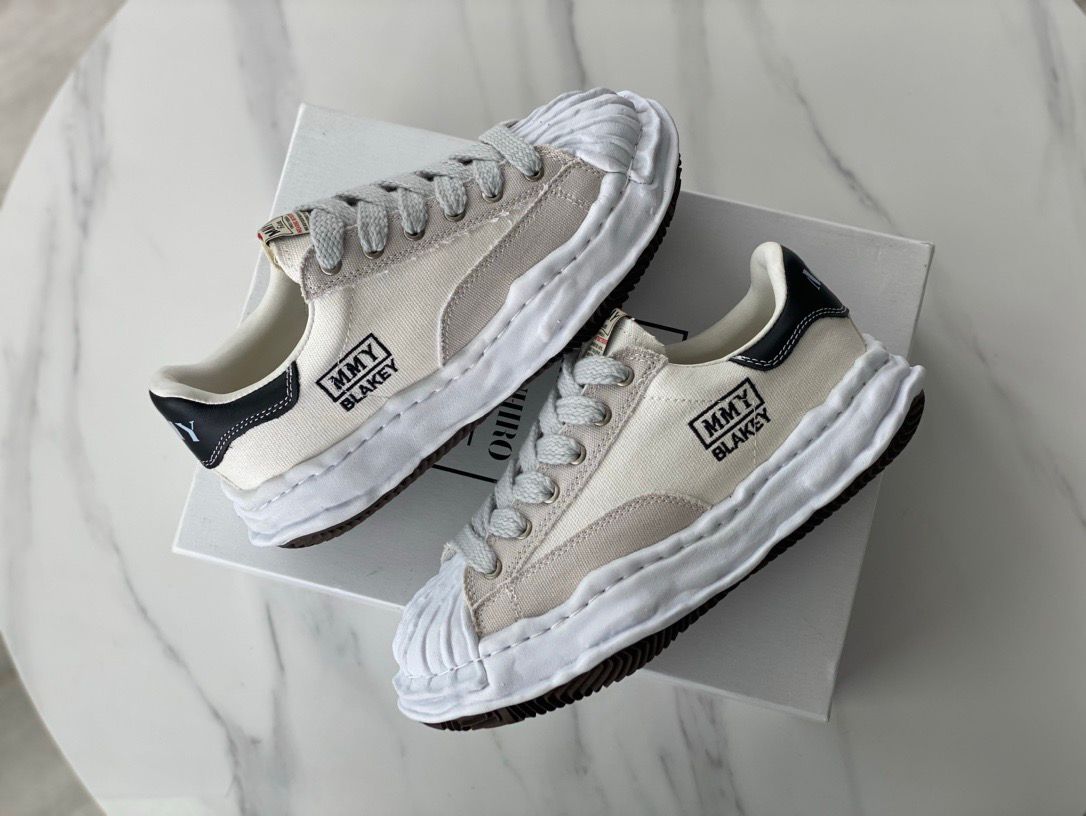 MMY BLAKEY Cream White III