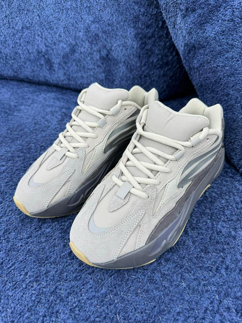 Adidas Yeezy Boost 700 V2