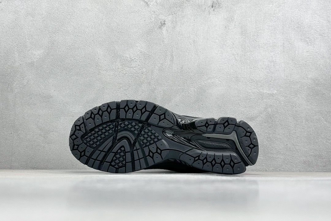 1906r New Balance Black 2025