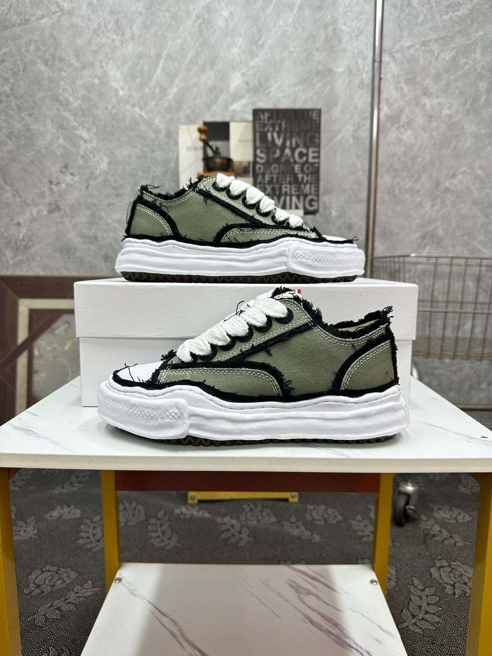 House Mihara Yasuhiro Peterson Og Sole Canvas Low Green