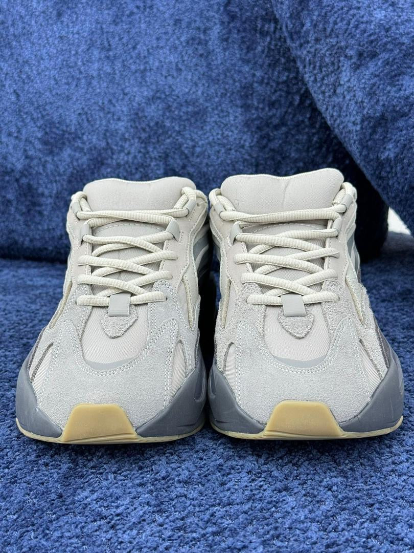 Adidas Yeezy Boost 700 V2