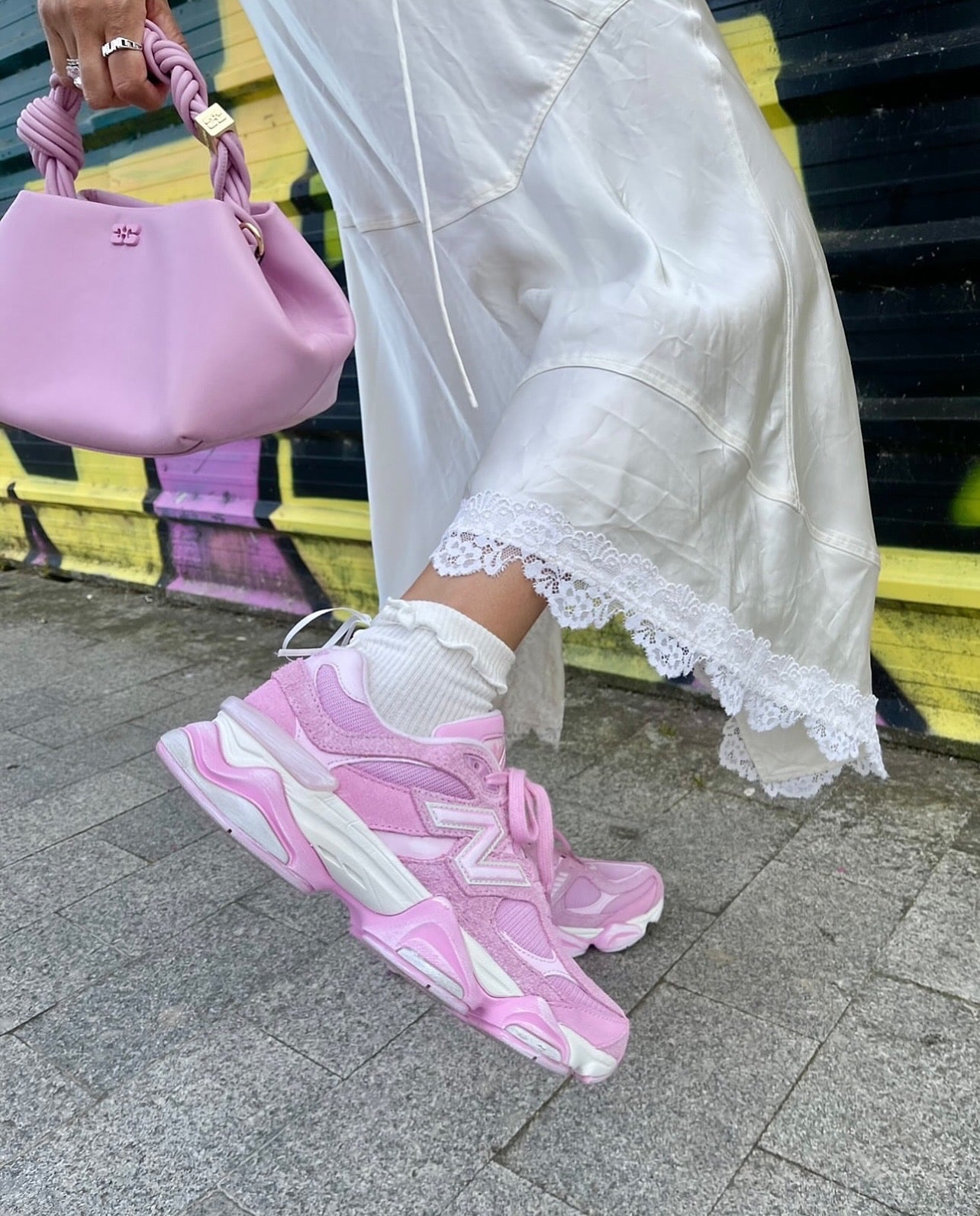 New Balance 9060 Pink 2025