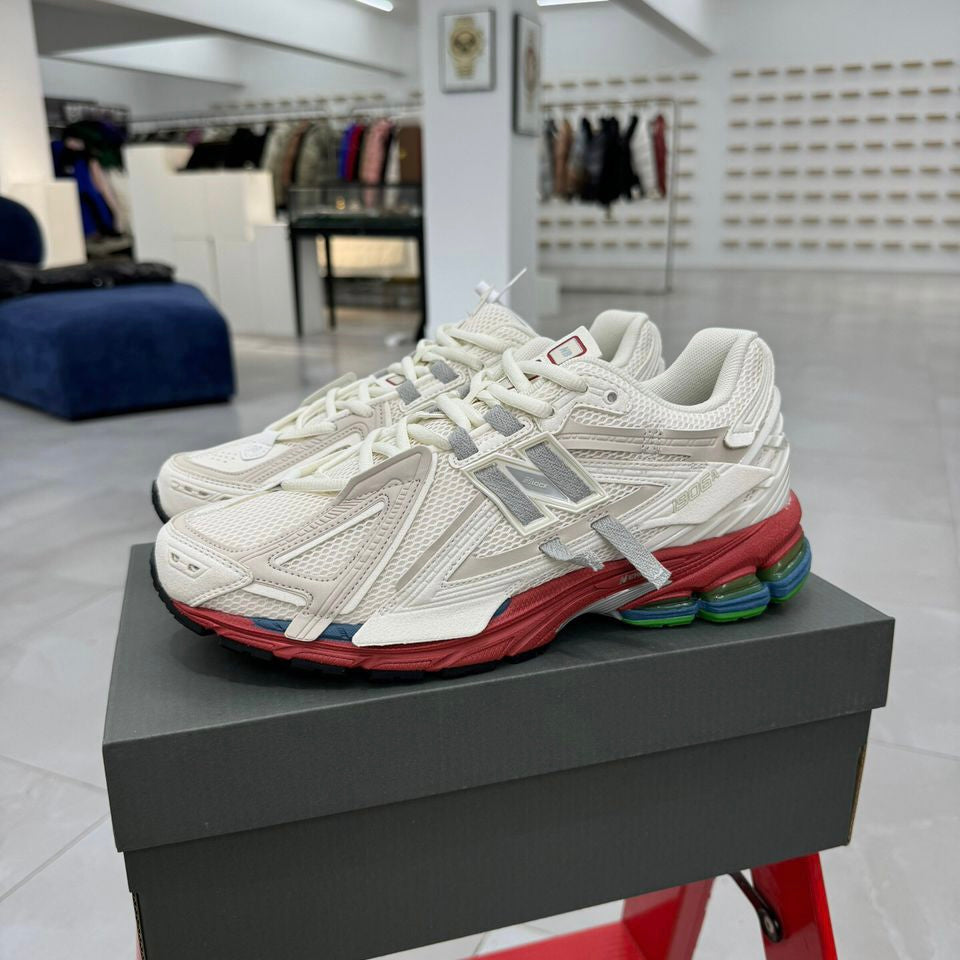 1906r New Balance Triple 2025