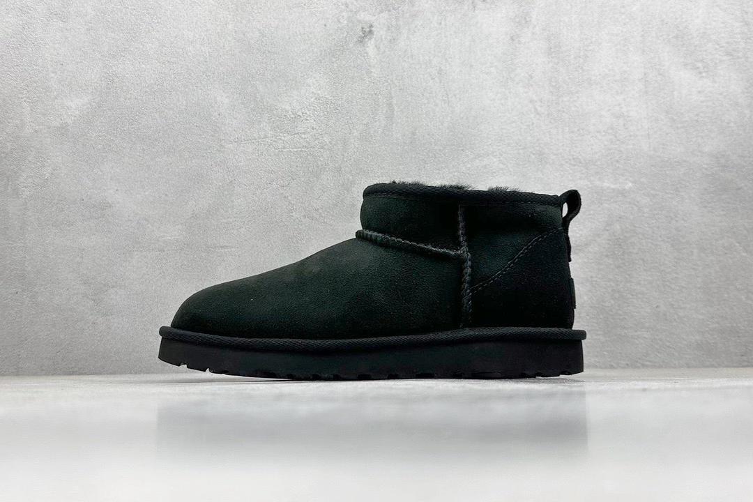Ugg classic mini black boot