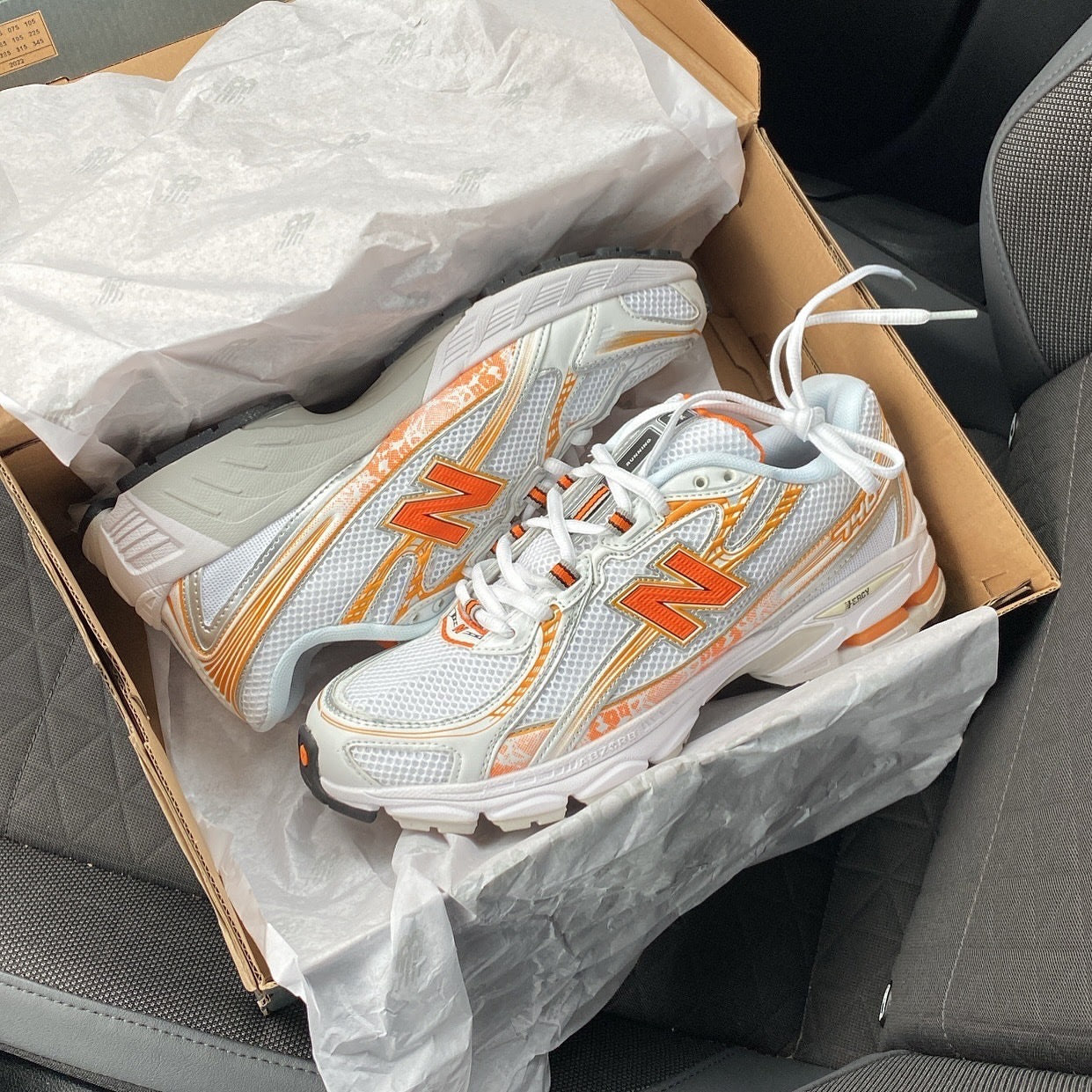 New Balance 740 Orange