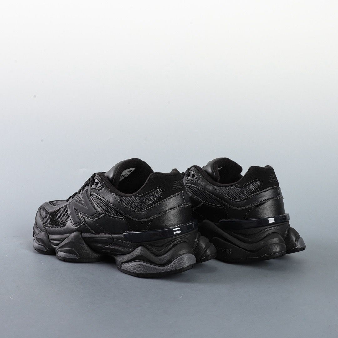 9060 New Balance Triple Black Leather