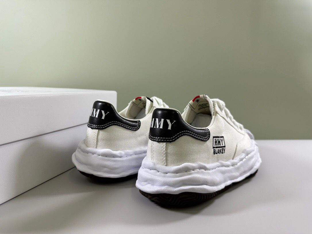 MMY BLAKEY WHITE