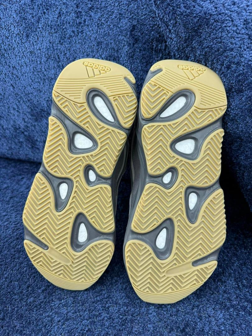 Adidas Yeezy Boost 700 V2