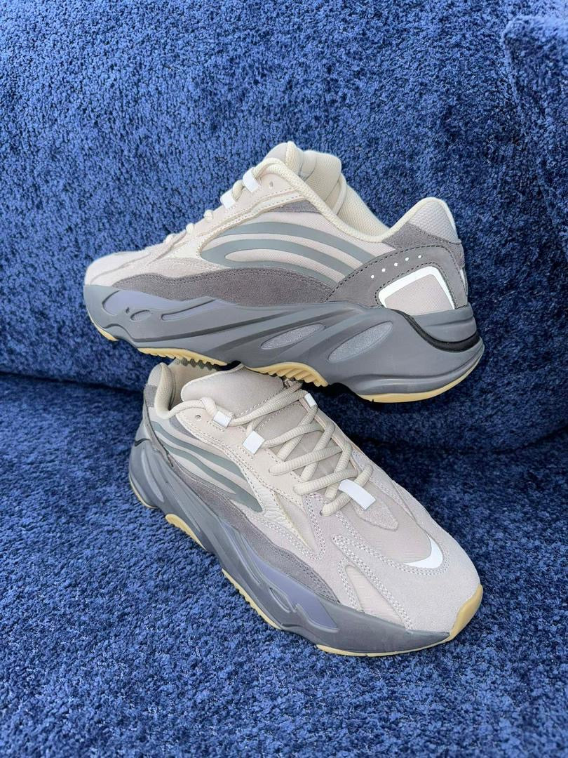 Adidas Yeezy Boost 700 V2
