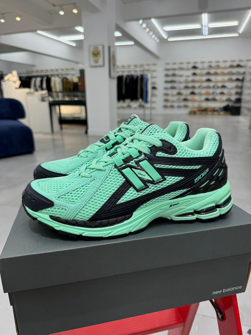1906r New Balance Green Black