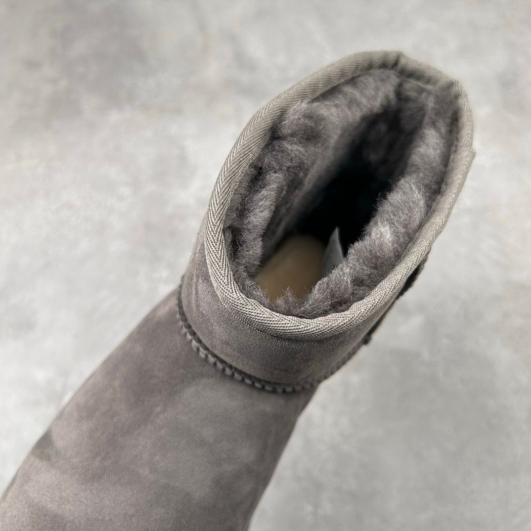Ugg Grise Classic Boot