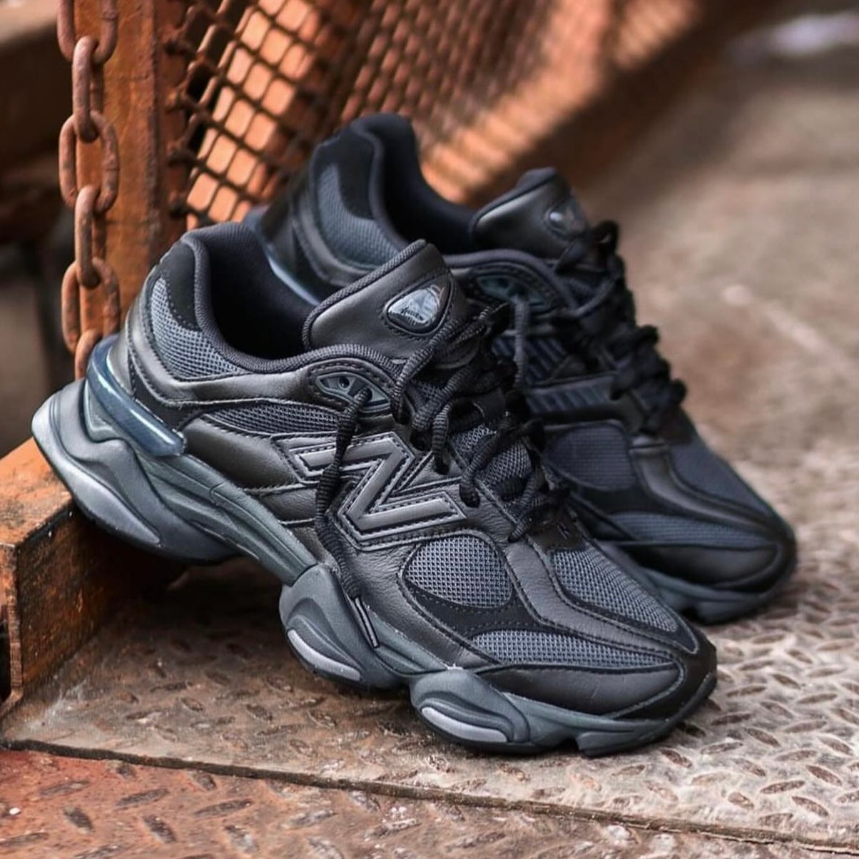 9060 New Balance Triple Black Leather