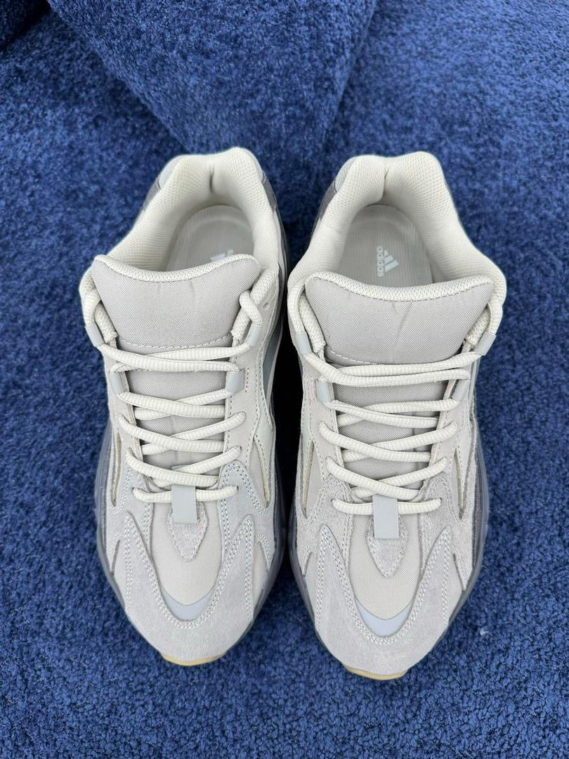 Adidas Yeezy Boost 700 V2