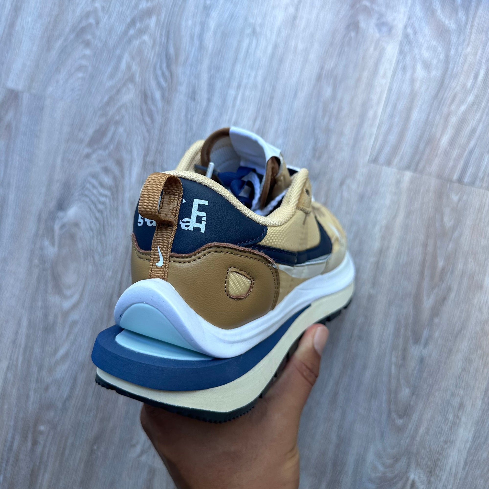 Nike vaportaffle sacai tan navy