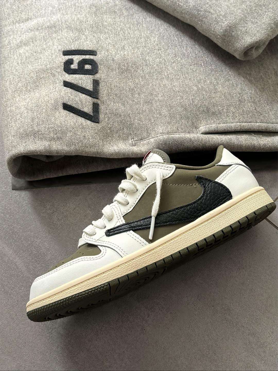 Jordan 1 Low Travis Scott Medium Olive