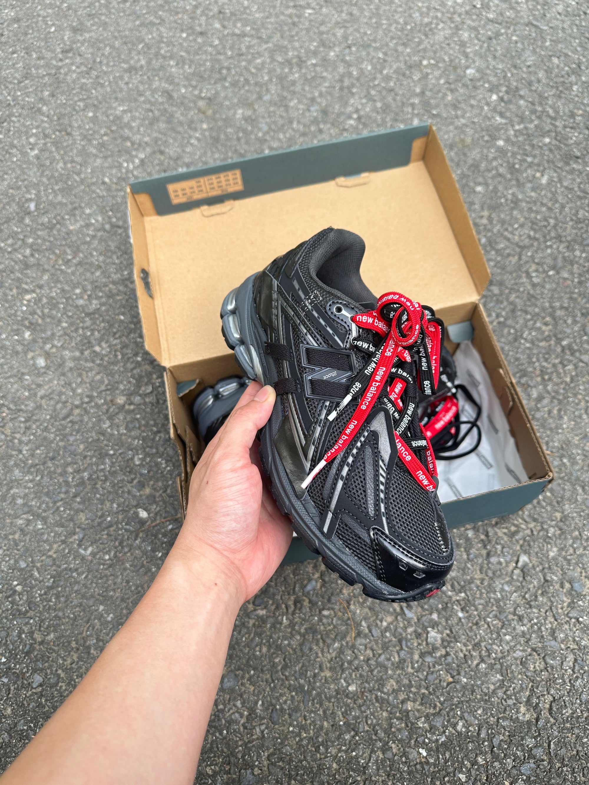 1906a New Balance Black 2025 (Offet Lacets)