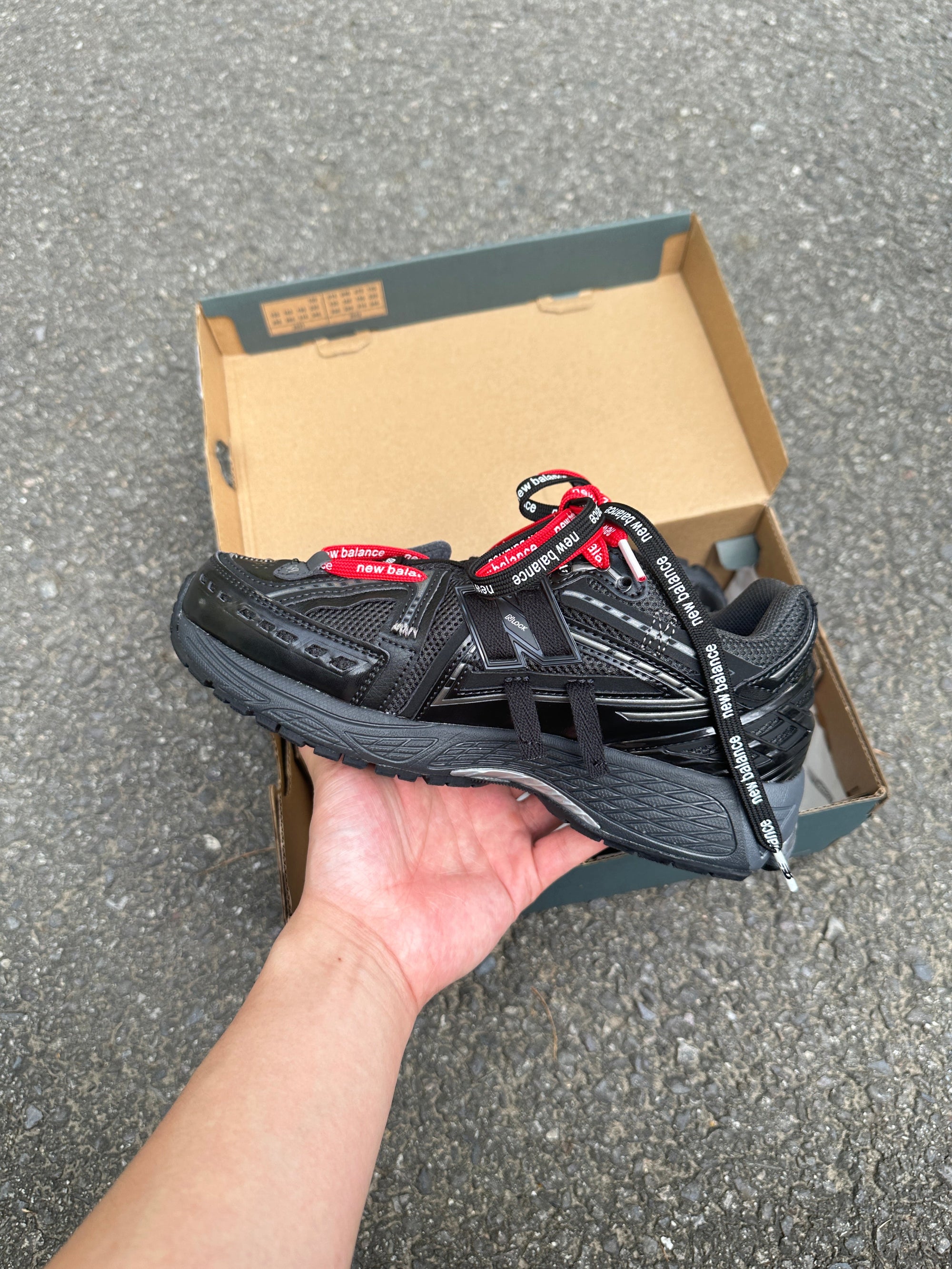 1906a New Balance Black 2025 (Offet Lacets)