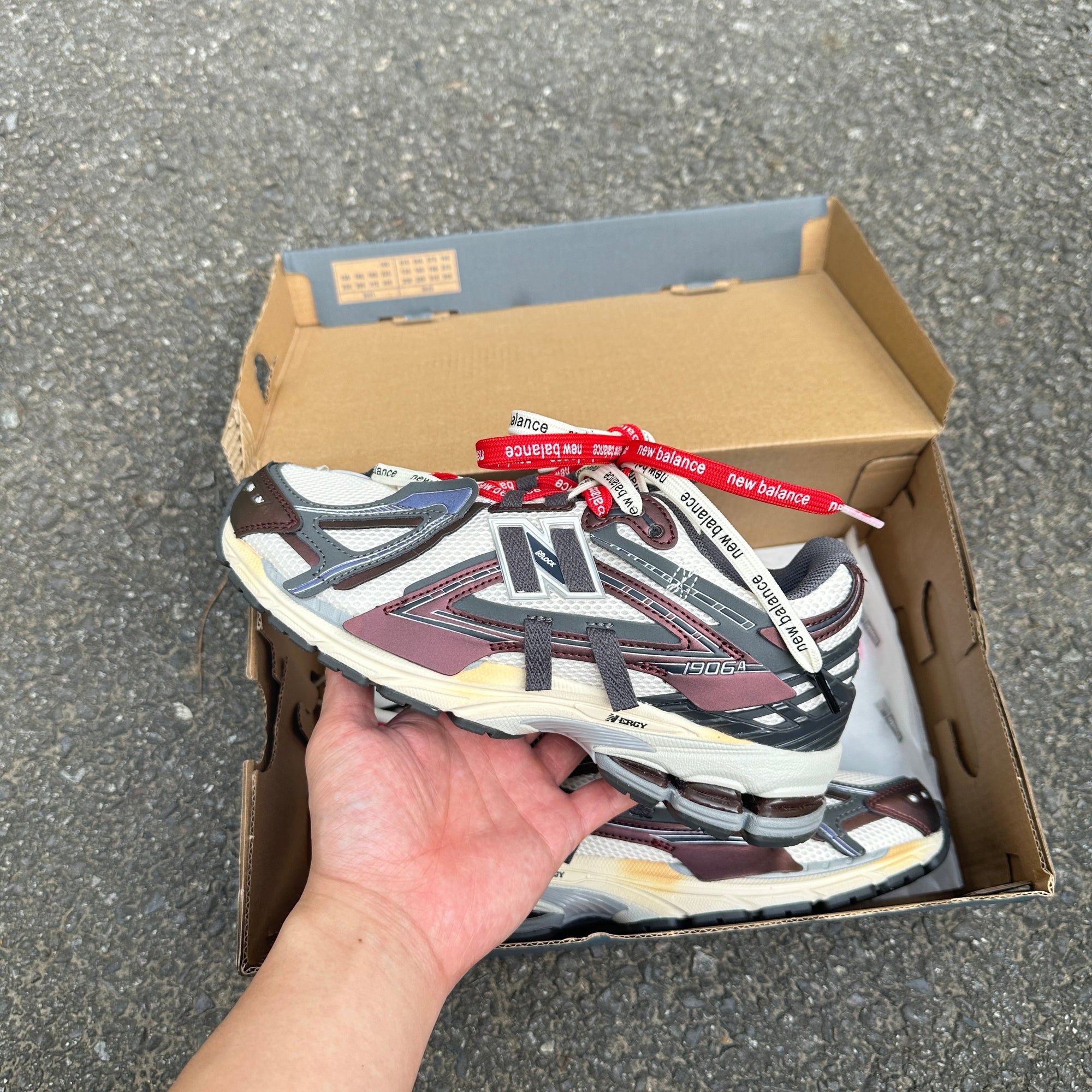 1906a New Balance Bordeau 2025 (Lacets offered)