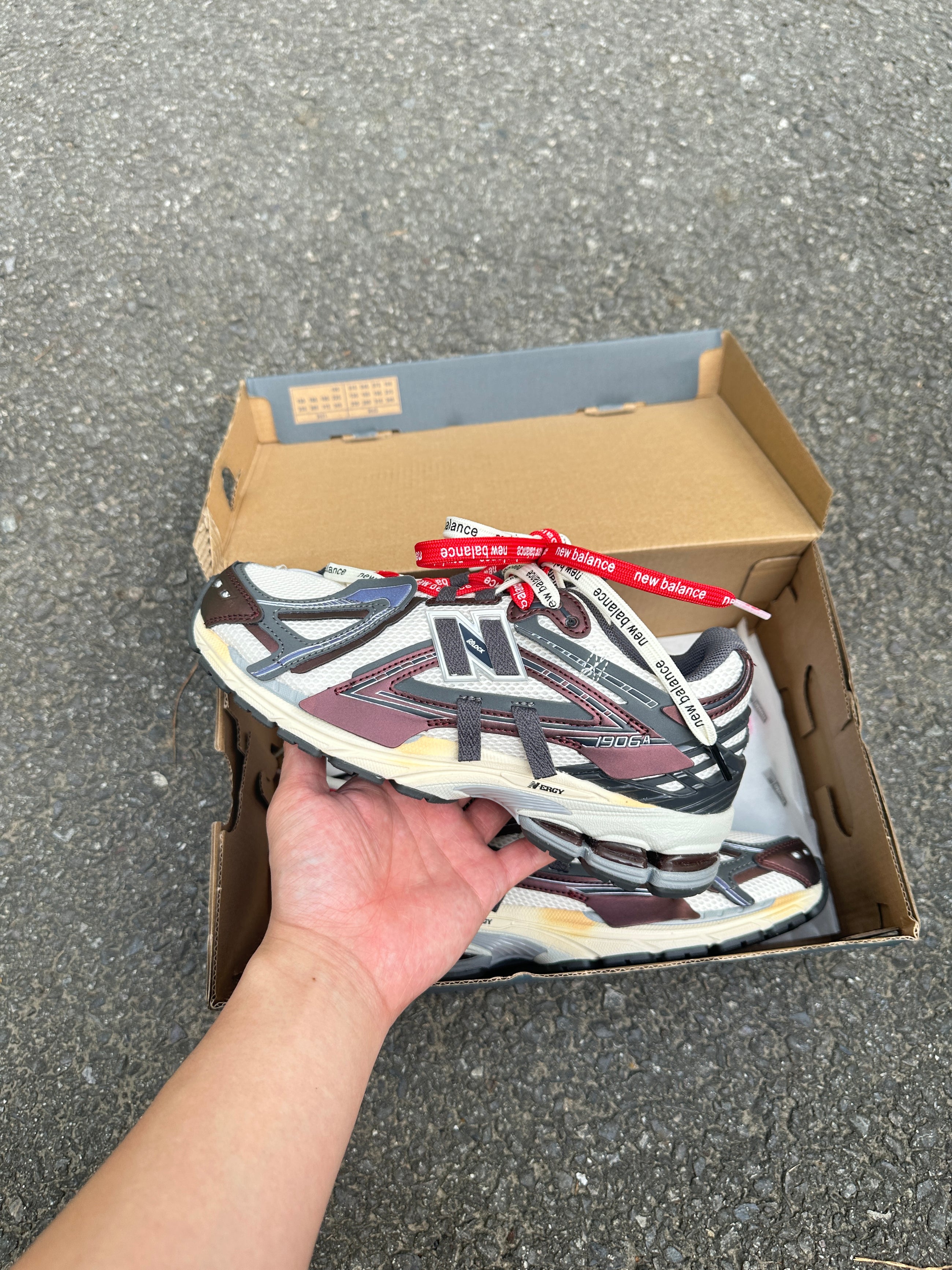 1906a New Balance Bordeaux 2025