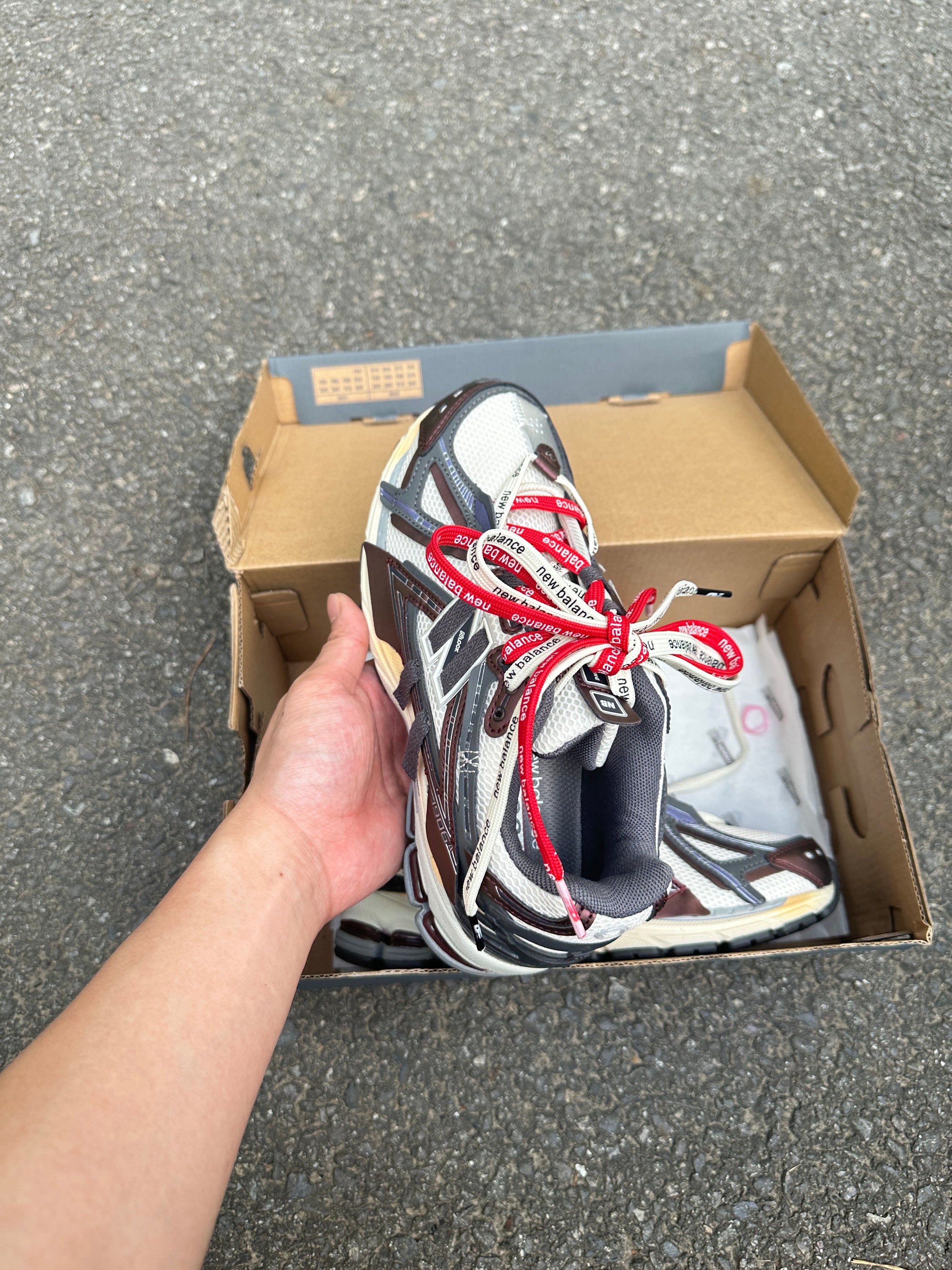 1906a New Balance Bordeau 2025 (Lacets offered)