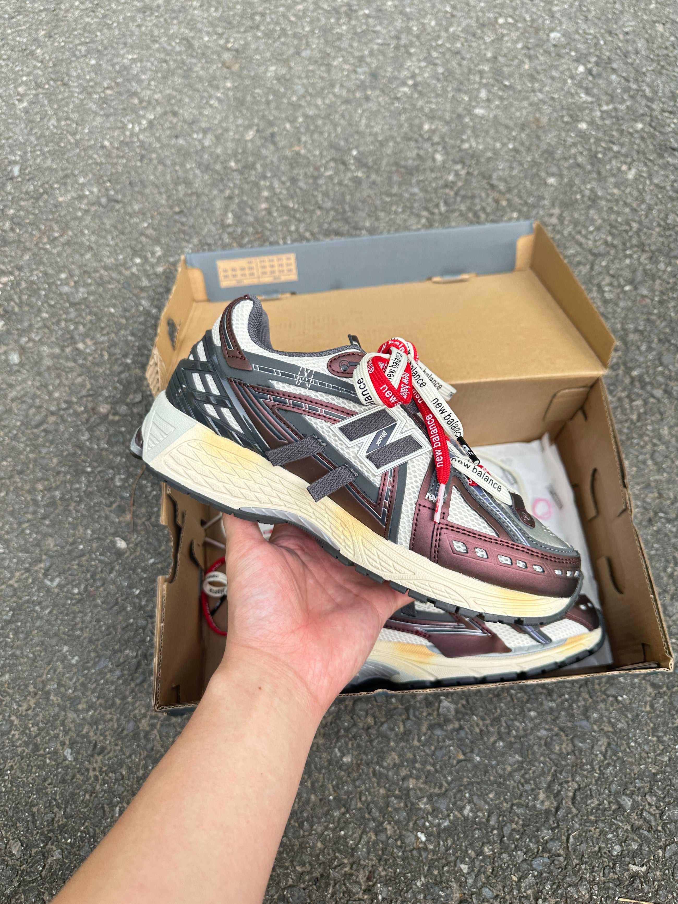 1906a New Balance Bordeau 2025 (Lacets offered)