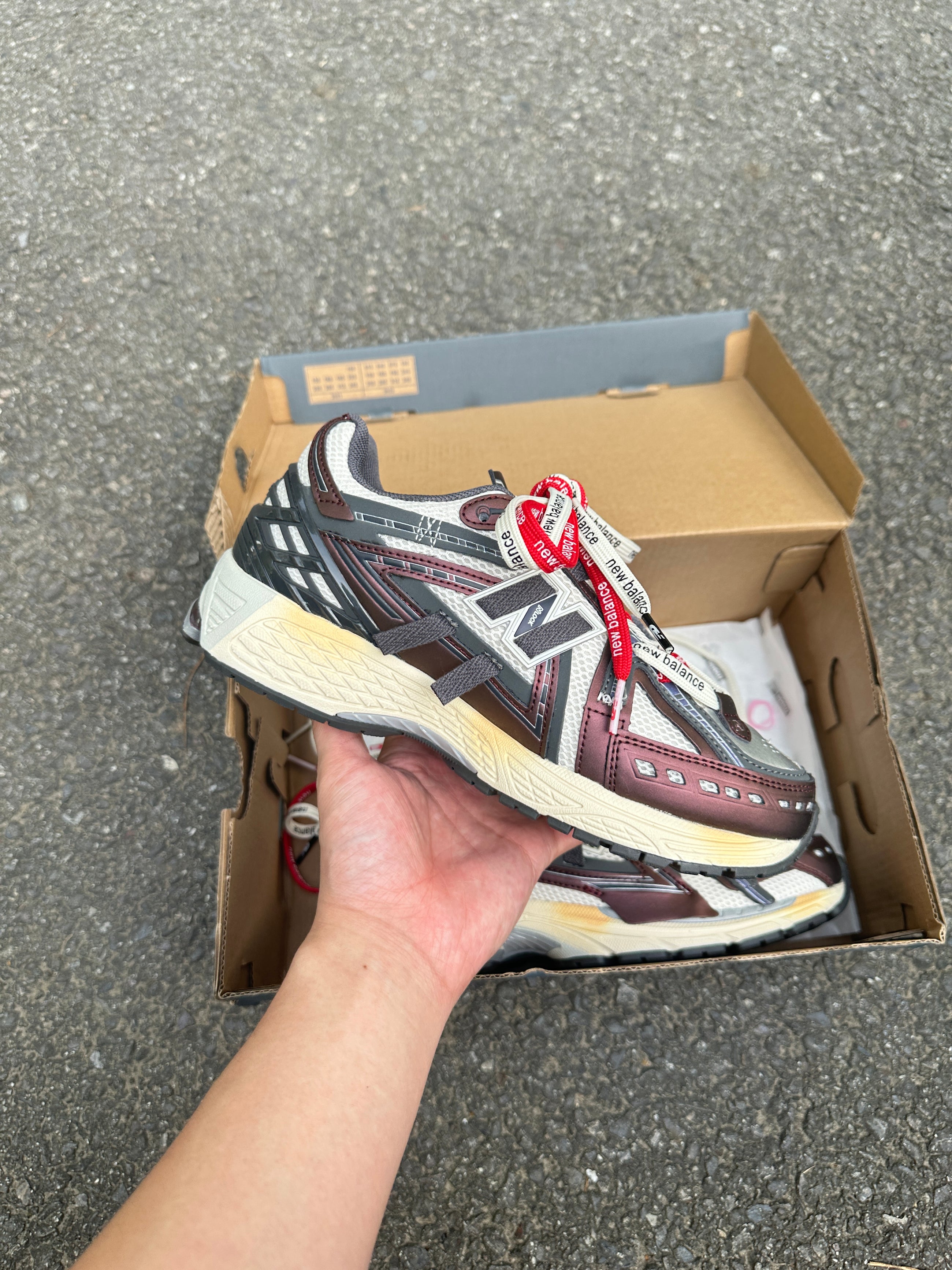 1906a New Balance Bordeaux 2025