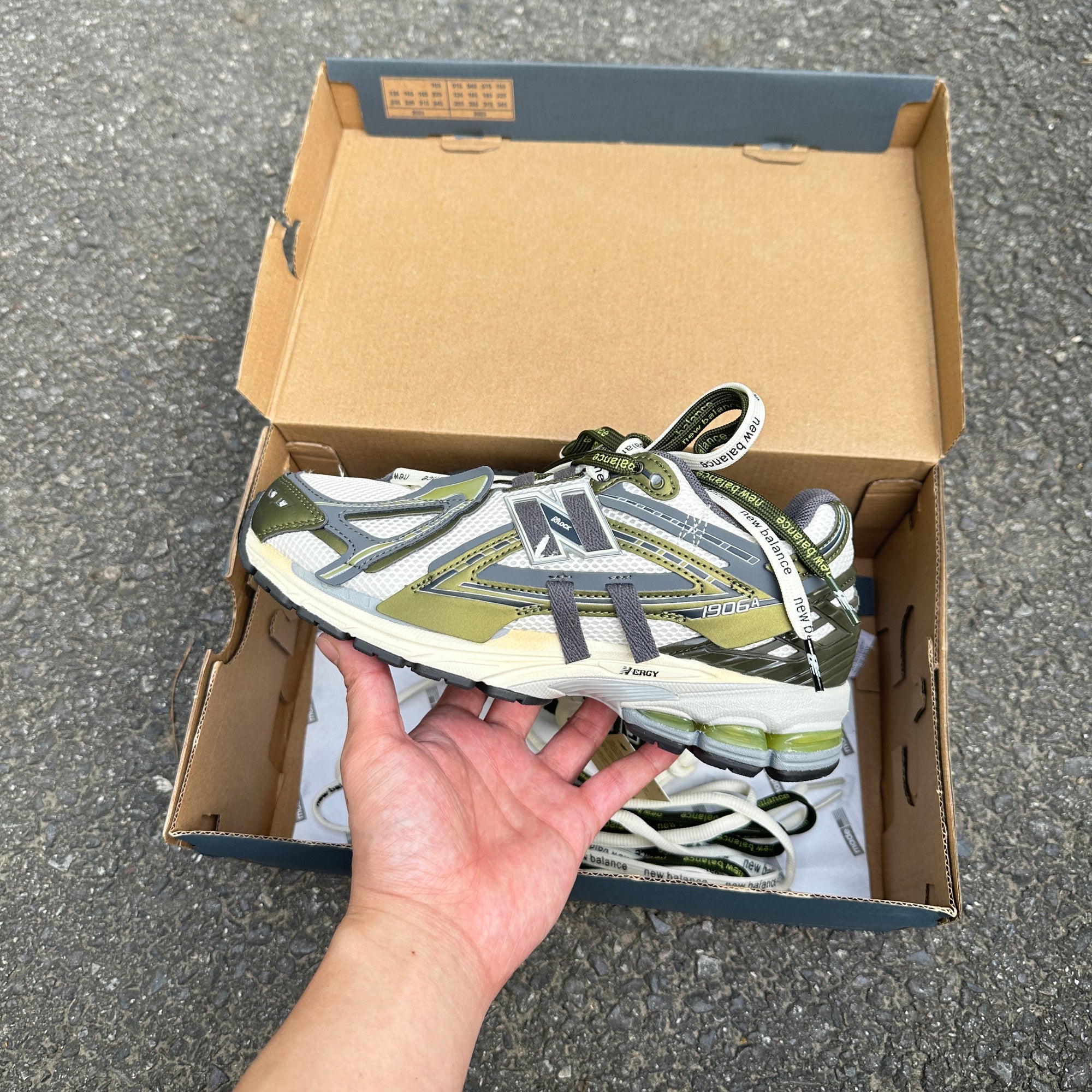 1906a New Balance Green 2025 (Laces offered)