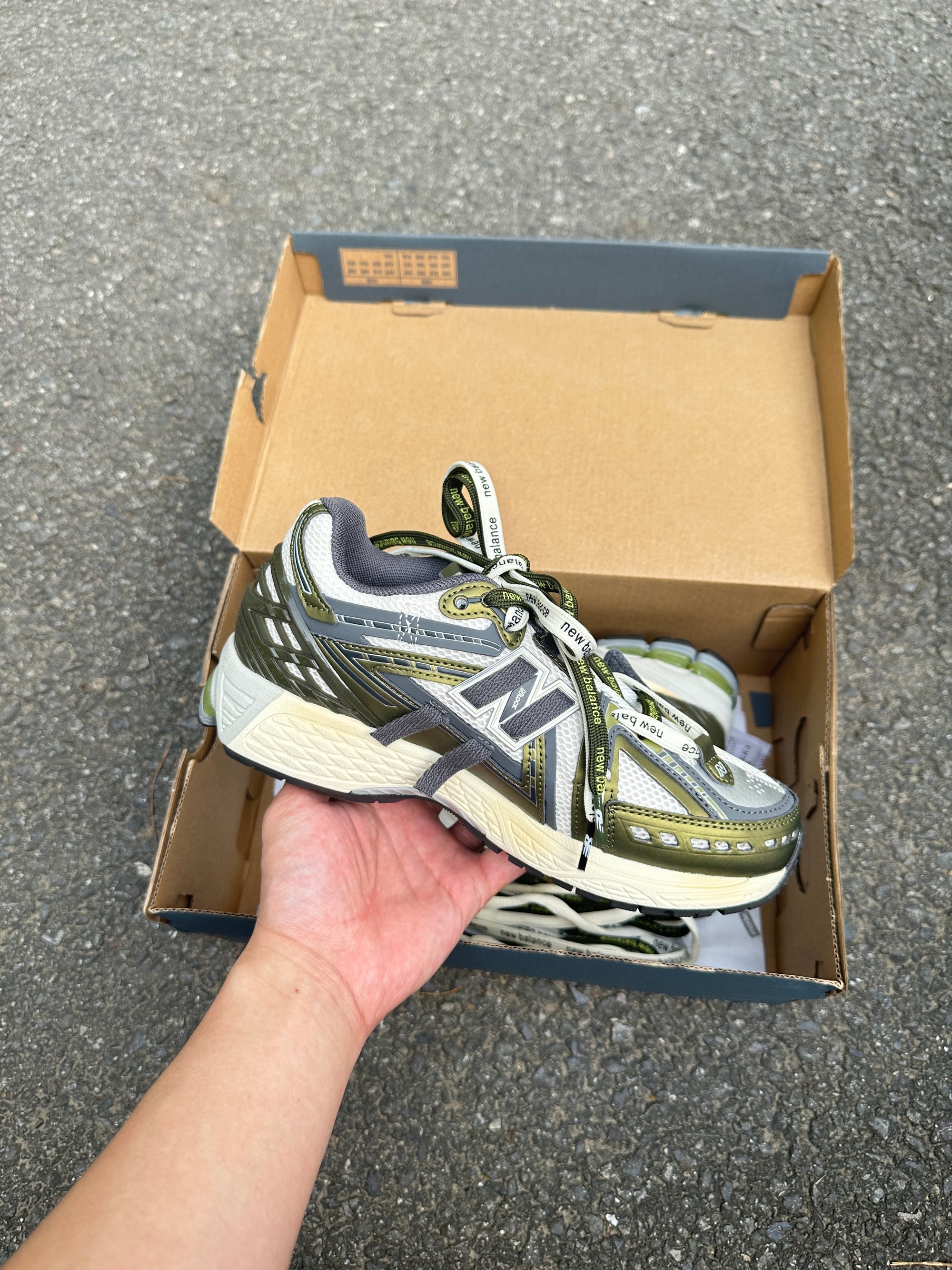 1906a New Balance Green 2025 (Laces offered)