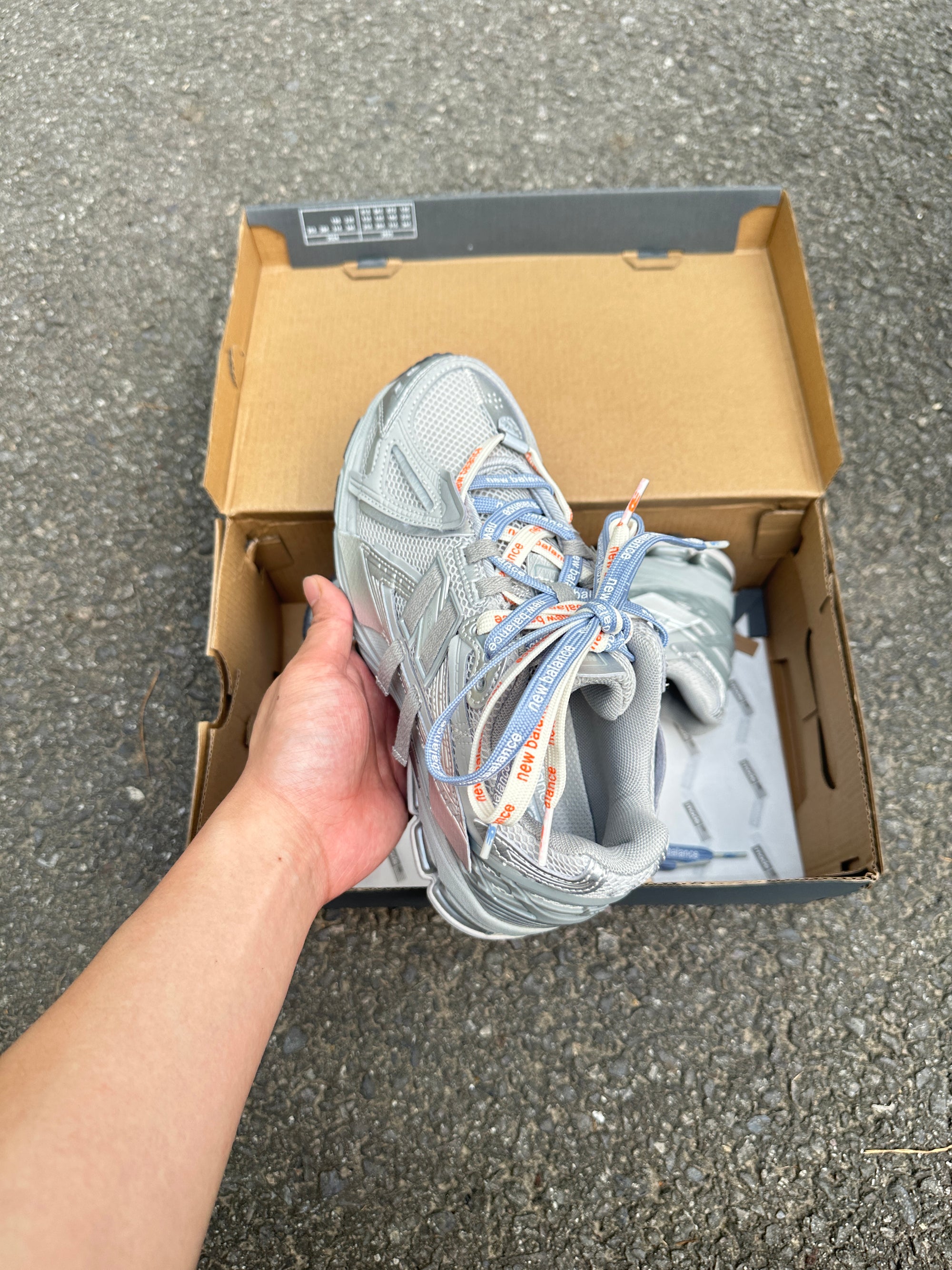 1906a New Balance Gray Metallic 2025 (Lacets offered)