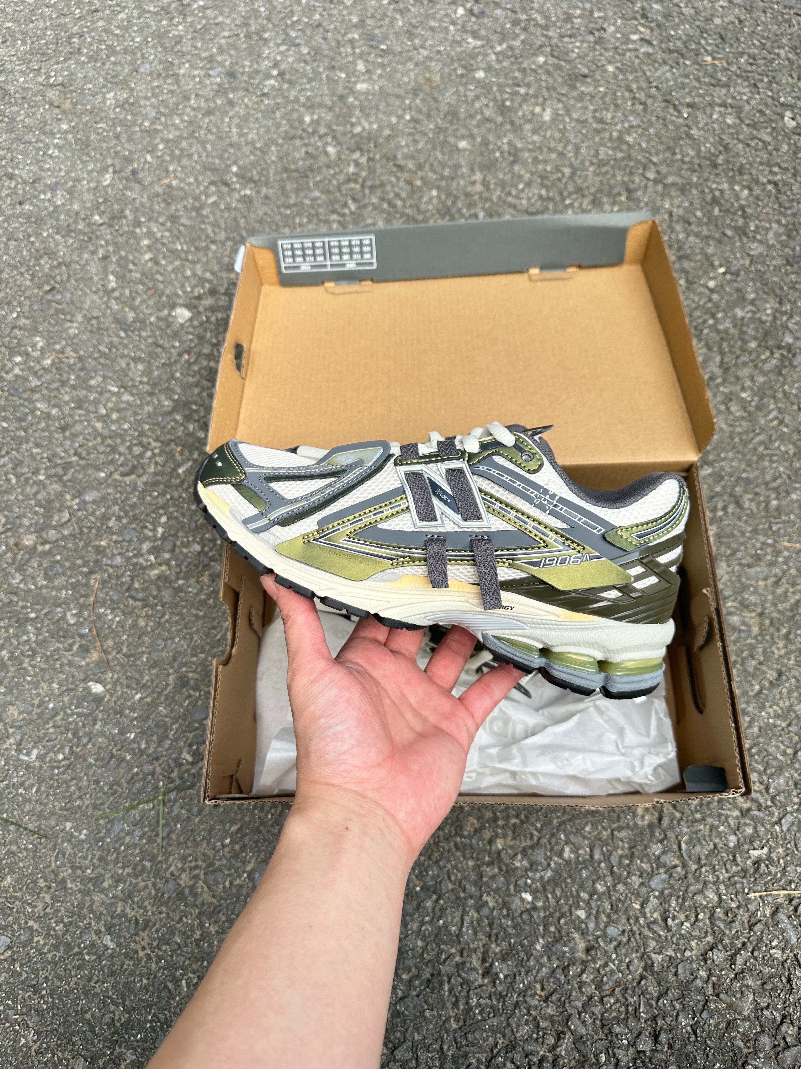 1906a New Balance Green 2025 (Laces offered)