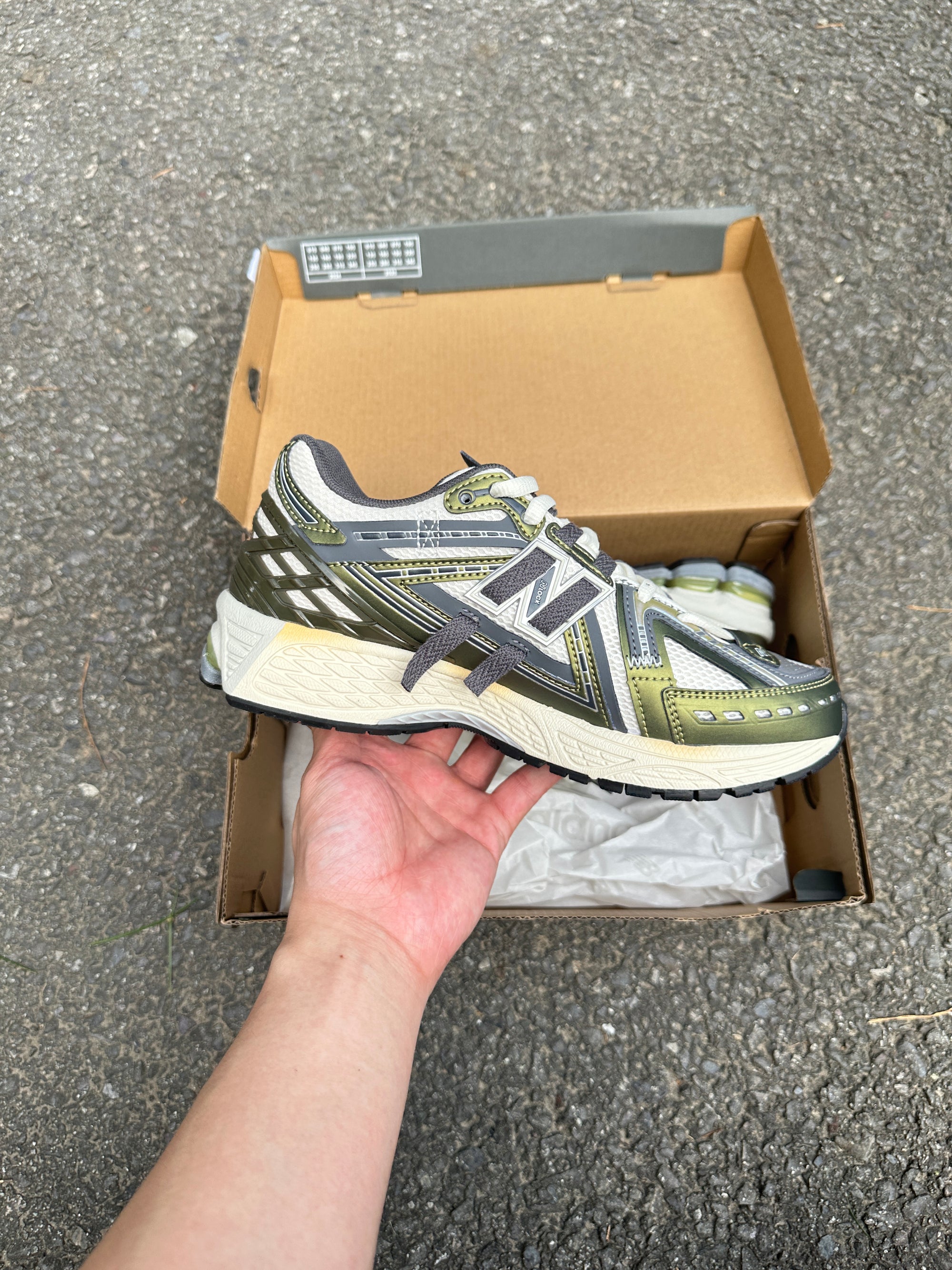 1906a New Balance Green 2025 (Laces offered)