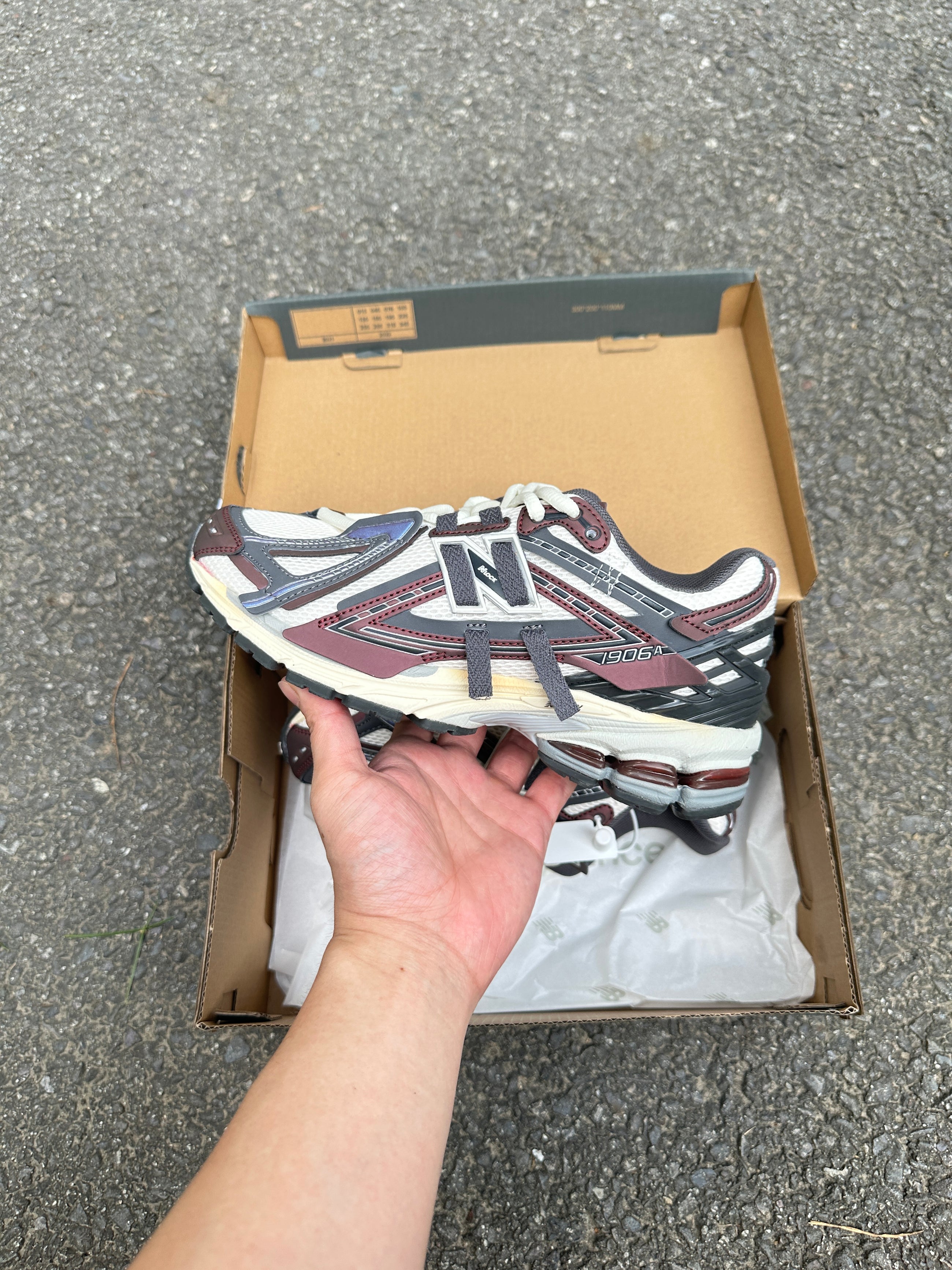 1906a New Balance Bordeaux 2025