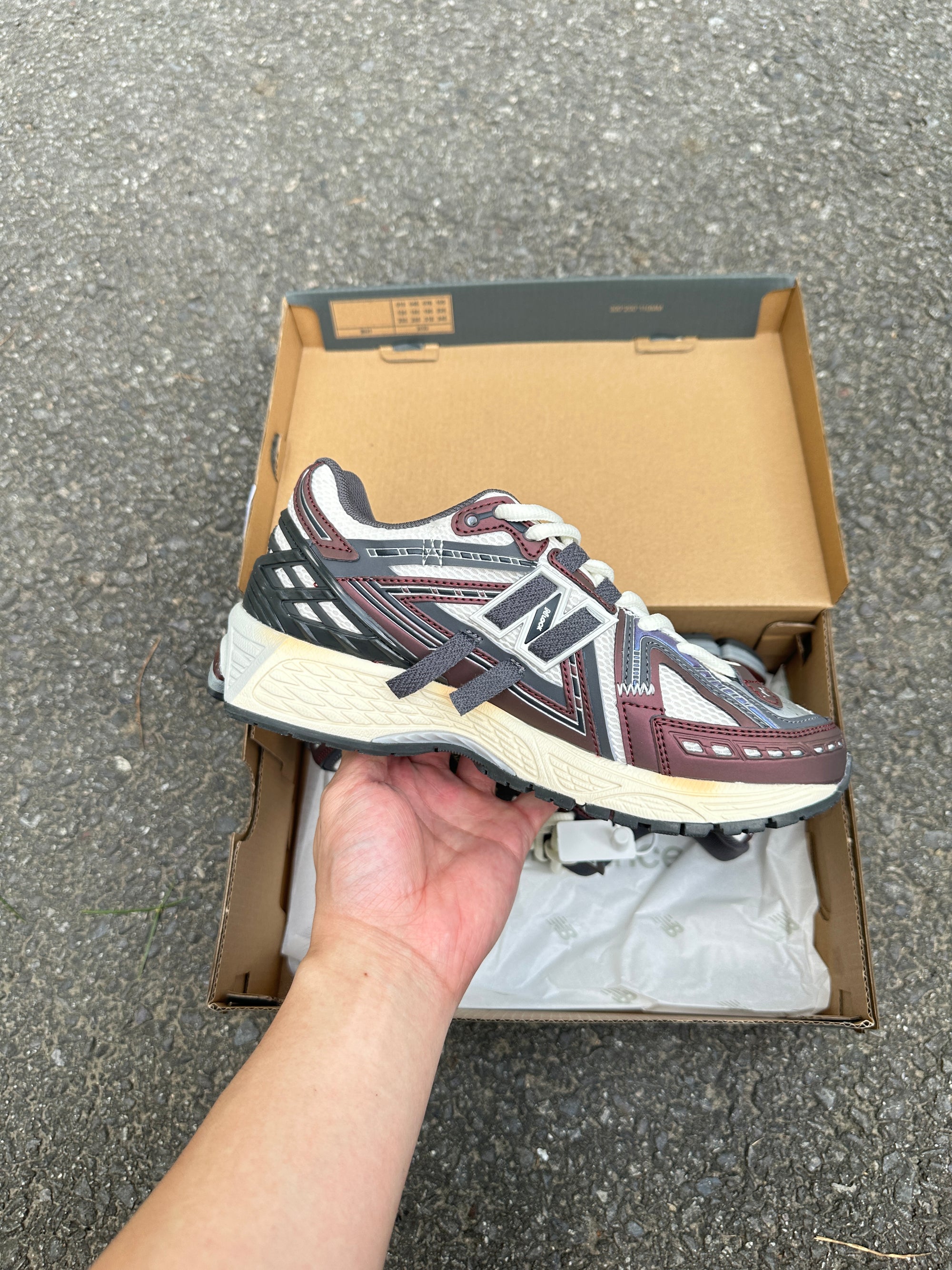 1906a New Balance Bordeaux 2025