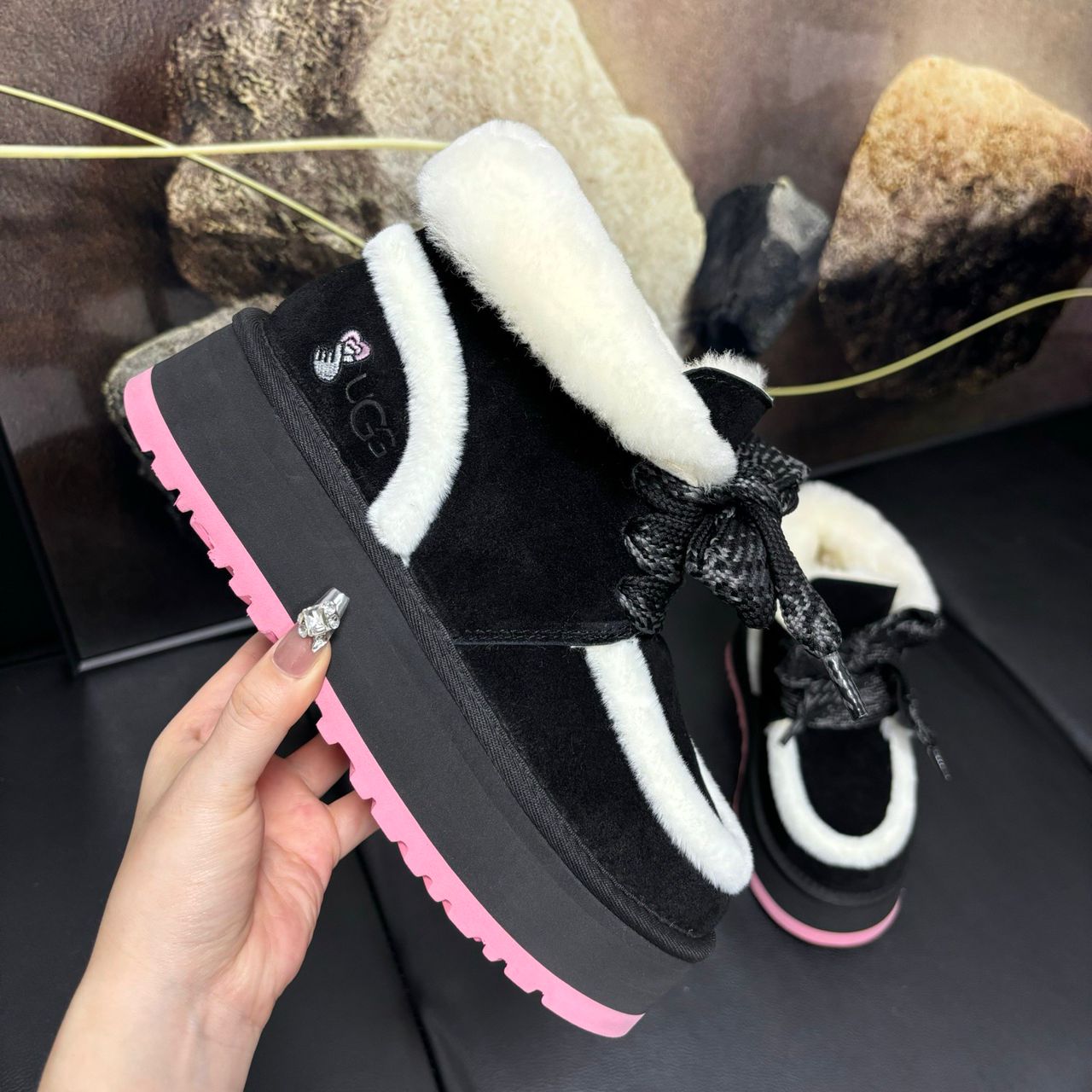 UGG Platform Noire & Rose