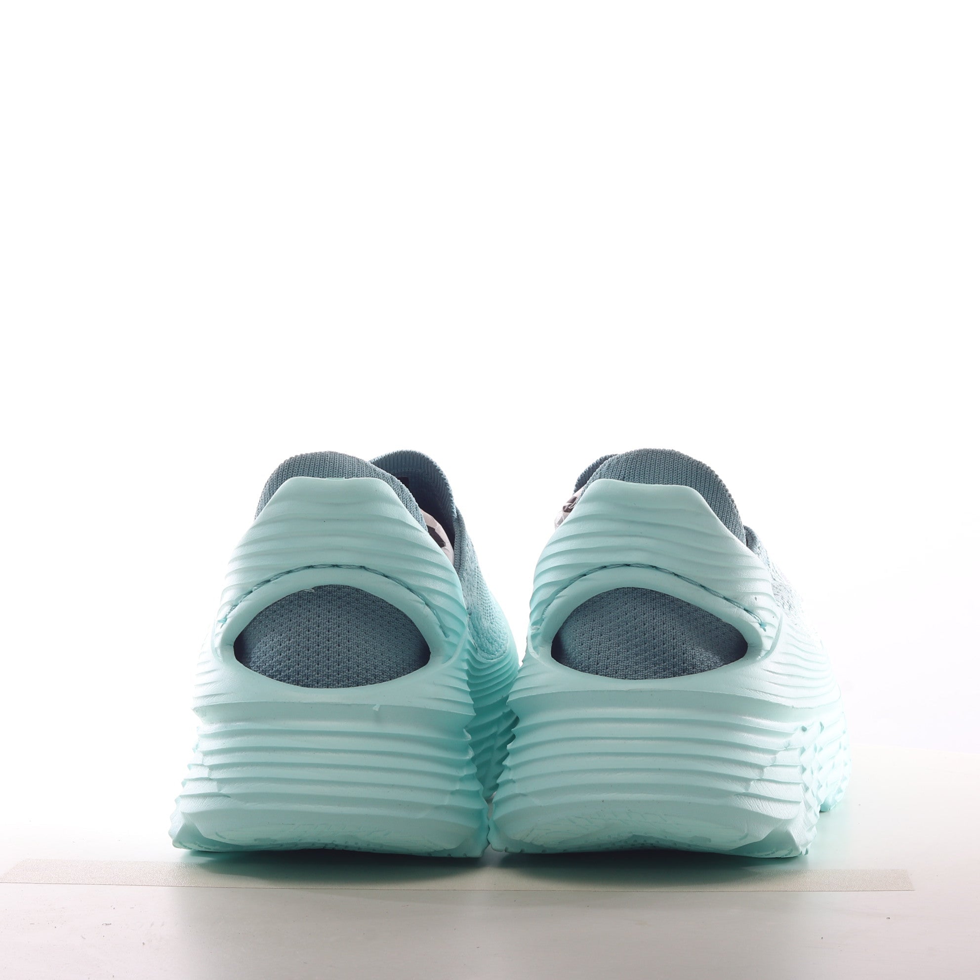 Hoka One One Restore TC