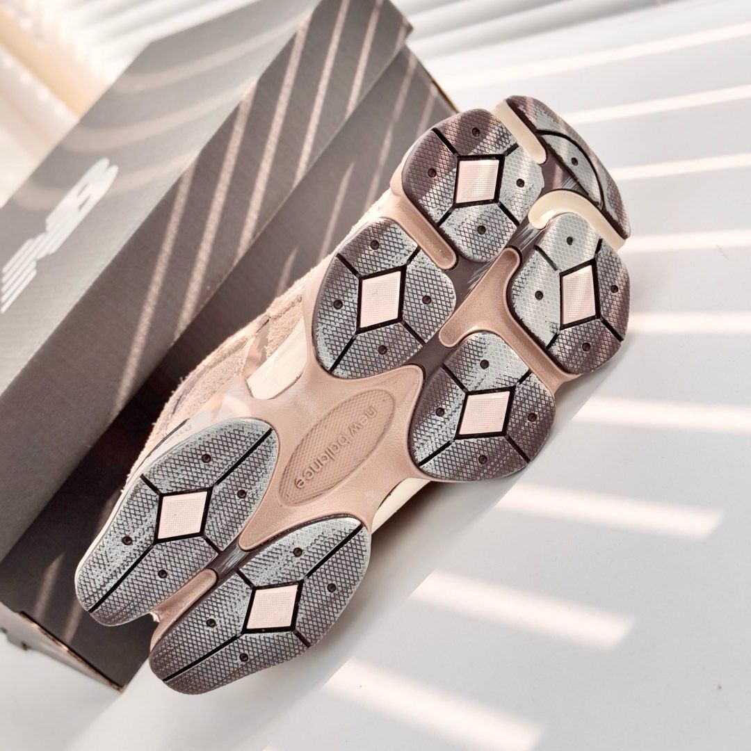 New Balance 9060 Mushroom