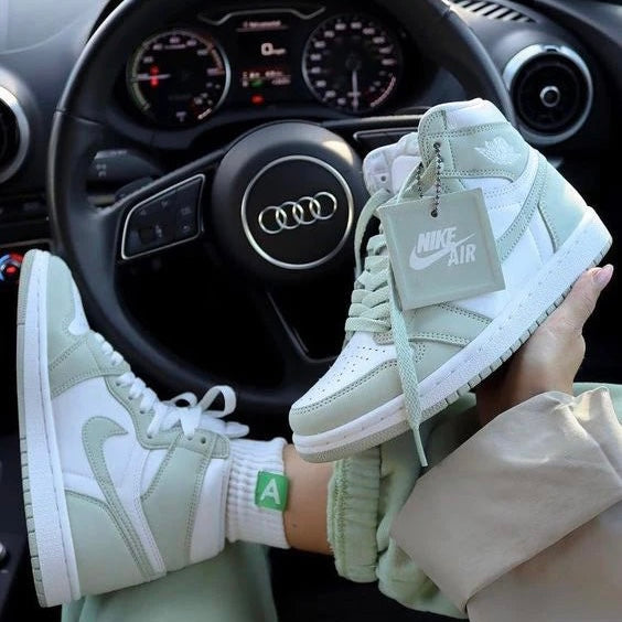 Sneakers - Air Jordan Green Apple