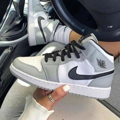 Sneakers - Air Jordan Gray