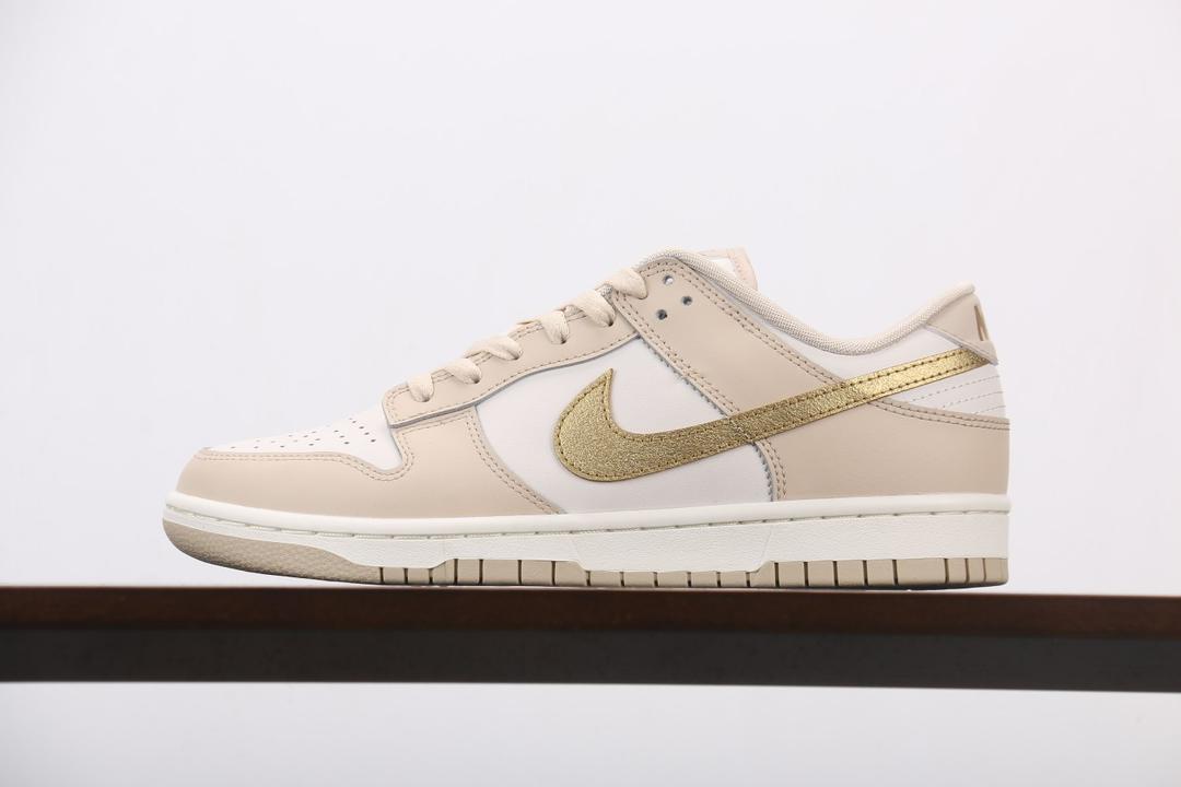 Sneakers - Beige or