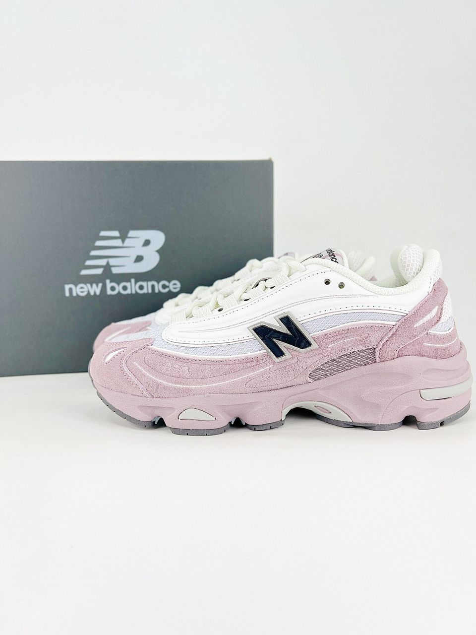 New Balance Rose white