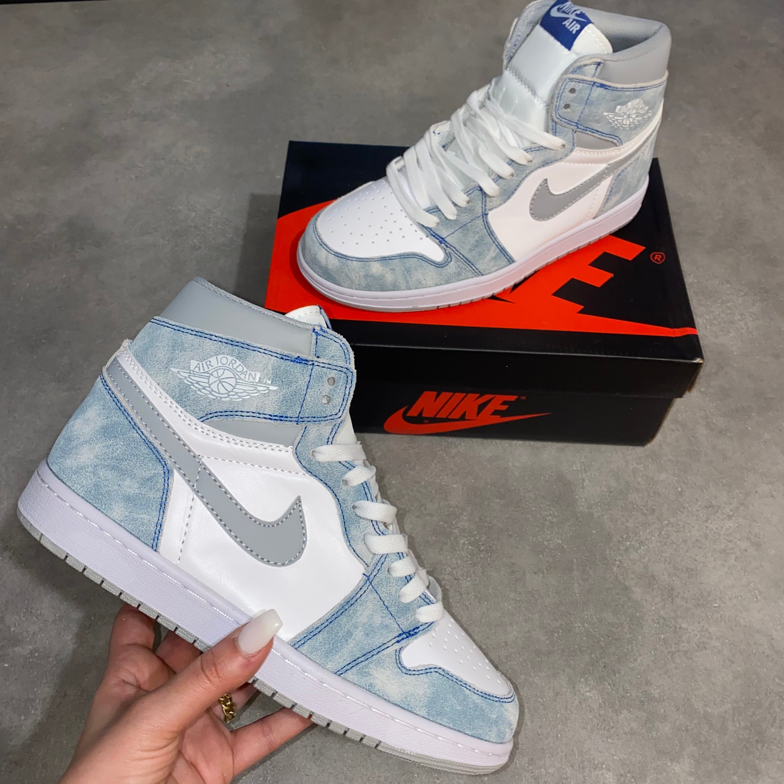 Sneakers - Air Jordan 1 Retro High Og Hyper Royal