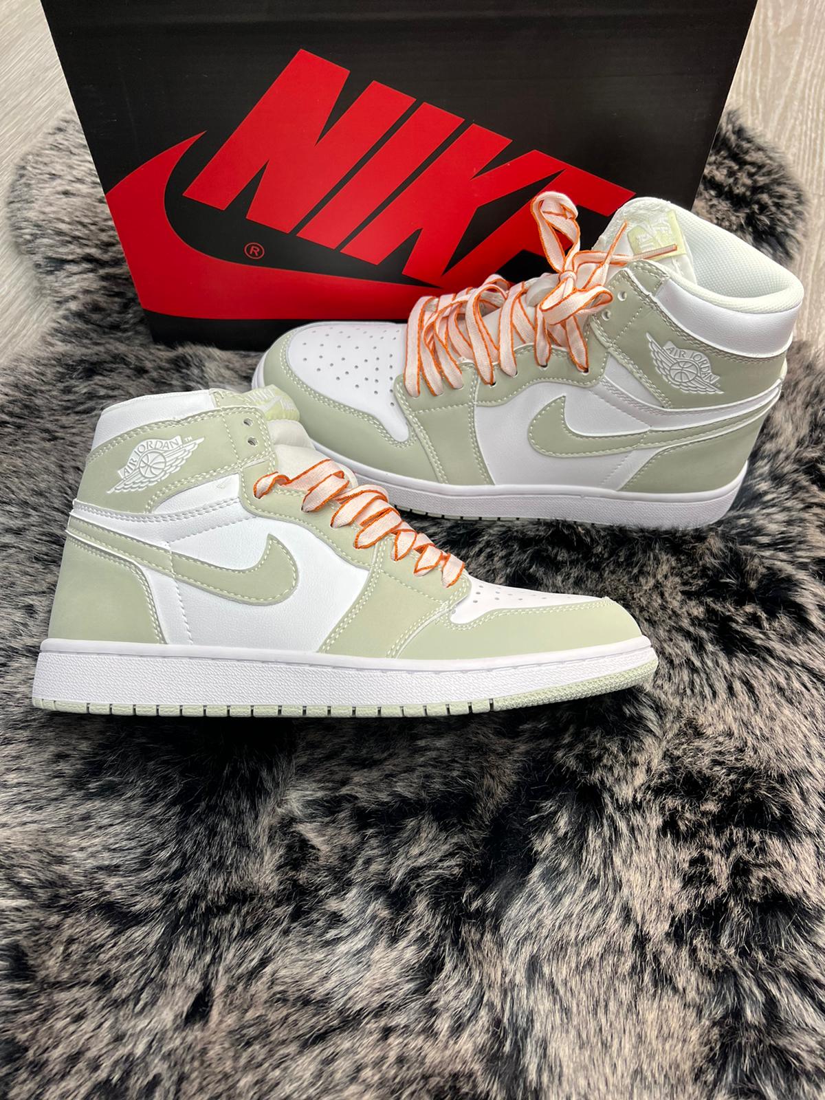 Sneakers - Air Jordan Green Apple