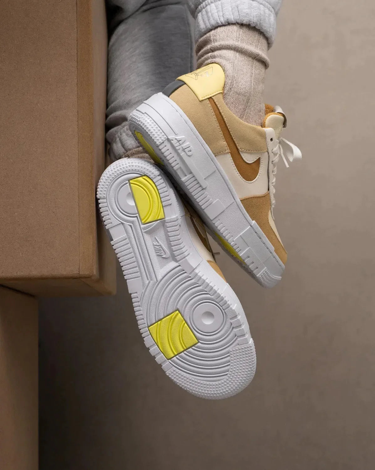 Air Force 1 Low Pixel Sail Tan