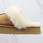 UGG low beige
